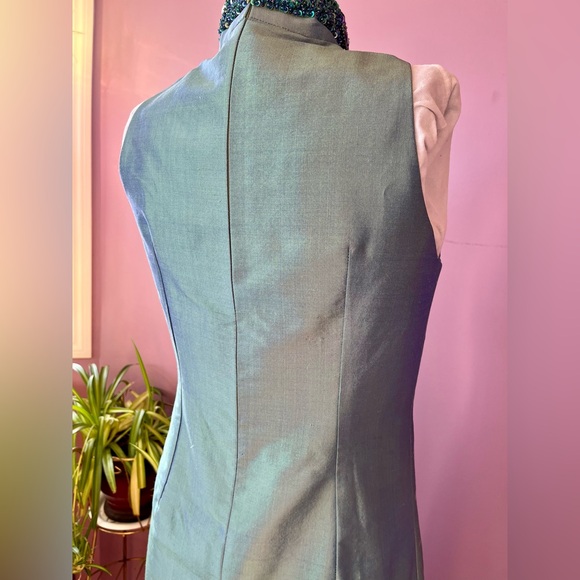 Vintage Iridescent light blue sleeveless keyhole qipao with back slit - Picture 8 of 11